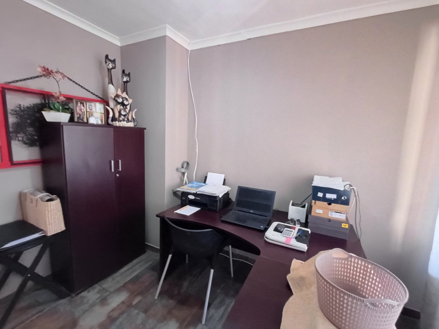 3 Bedroom Property for Sale in Heiderand Western Cape